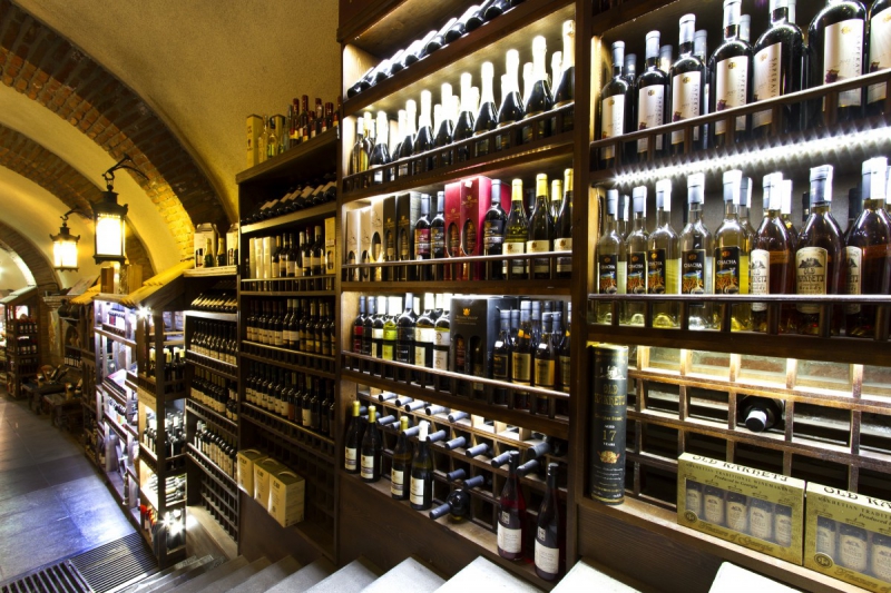 vente-PONTEVES-min_world_street_travel_shop_canon_georgia_wine_bottles-429767